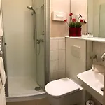 Lägenhetshotell Christine 3*