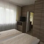 Lägenhetshotell Christine 3*
